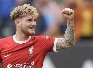 إليوت، لاعب ليفربول، يسجل هدف الفوز في اللحظات الأخيرة أمام باريس سان جيرمان المسيطر
